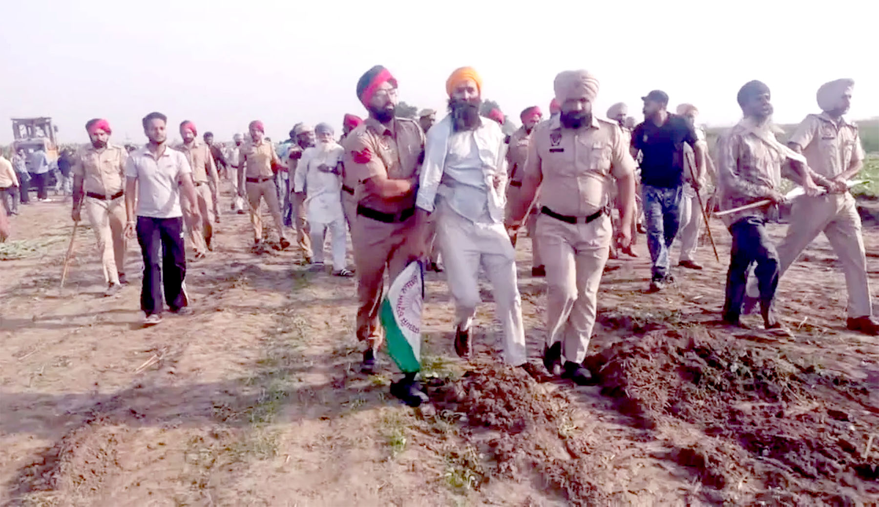 Administration reaches to take possession of land acquired for express highway, farmer leaders detained.